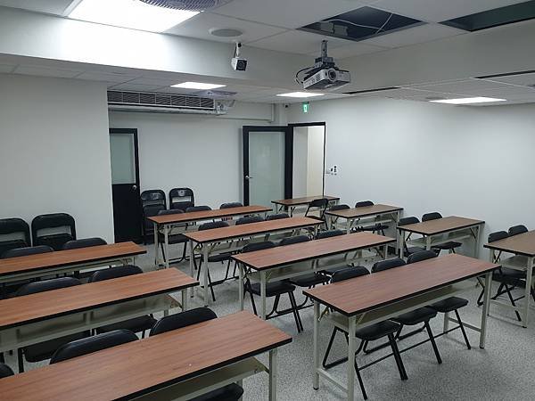 27人 桌椅  402 教室_200605_0001.jpg