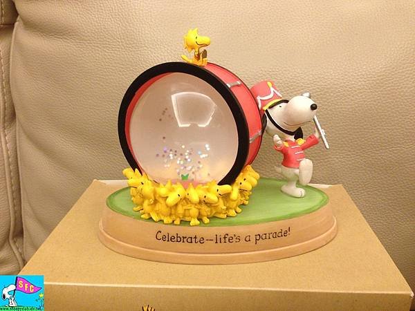 Hallmark Snoopy水球-Celebrate-life&apos;s a parade