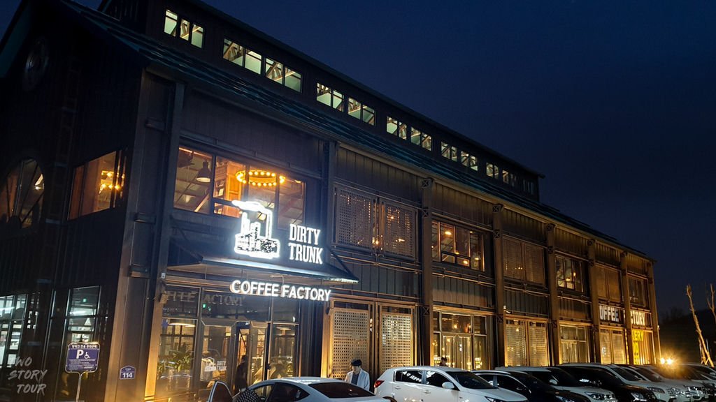 Dirty_Trunk_Coffee_Factory_005_by_Two_Story_Tour.jpg