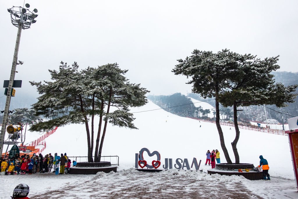 芝山滑雪場_韓國滑雪-入口-中高級滑雪區-by_Two_Story_Tour.jpg