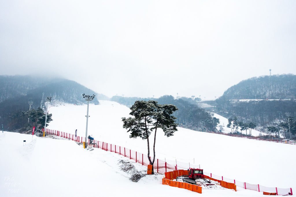 芝山滑雪場_韓國滑雪-中級-中高級滑雪區-by_Two_Story_Tour.jpg