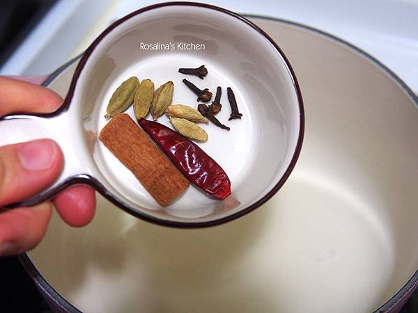 香料番茄燉雞