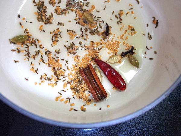 香料番茄燉雞