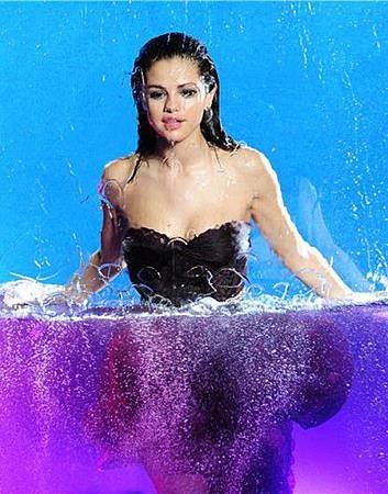 selena_gomez_perfume_photo_shoot_december_2011_6-450x575.jpg