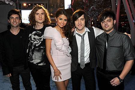 Selena+Gomez+Scene+2011+People+Choice+Awards+rPQIO90xz_Jl