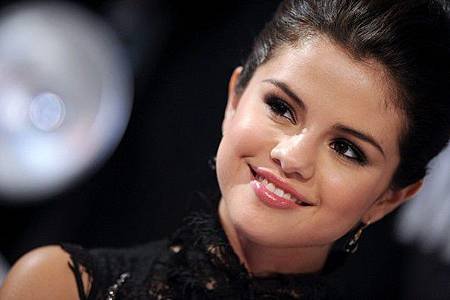 Selena+Gomez+2011+MTV+Video+Music+Awards+Giwczeps-V4l