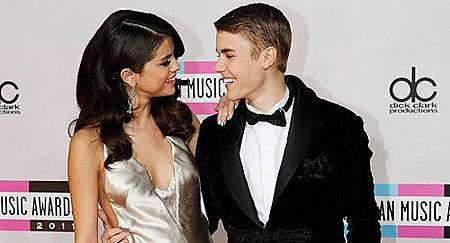 SelenaGomezJustinBieber2011AmericanMusicAwards