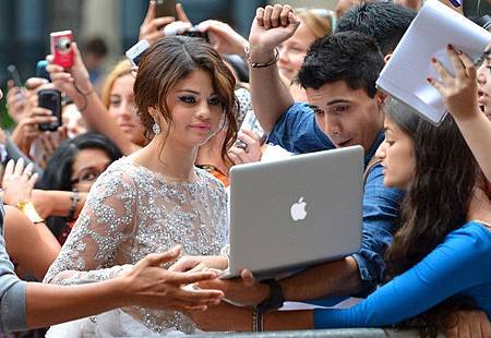 Selena+Gomez+Spring+Breakers+Premiere+Arrivals+2gD6ygj2qePl