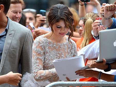 Selena+Gomez+Spring+Breakers+Premiere+Arrivals+xvuizQV-_Txl