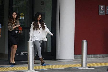 Selena+Gomez+Selena+Gomez+Out+Beverly+Hills+QsgTGlP3SD3l