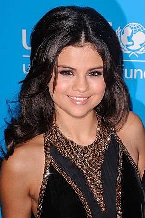 Selena+Gomez+Uma+Thurman+attending+Eighth+KZ8w2HSNA3Vl