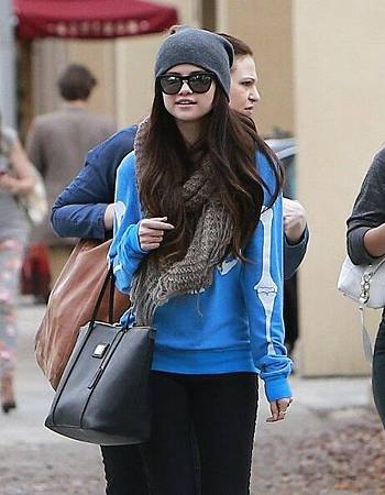 Selena+Gomez+Selena+Gomez+Shops+Beverly+Hills+Oj-B6DDJ3Eal