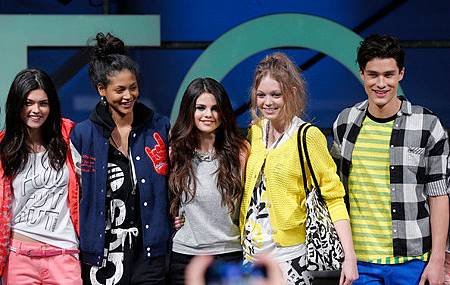 Selena+Gomez+adidas+NEO+Label+Runway+Fall+gvkeV-1LRg6l