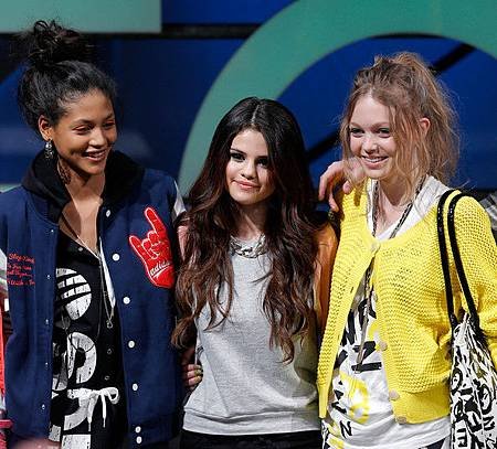 Selena+Gomez+adidas+NEO+Label+Runway+Fall+H1Id_zgwRw5l