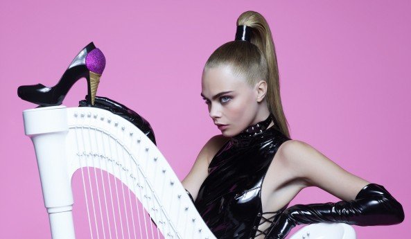 Cara-Delevingne-pour-Karl-Lagerfeld-et-Melissa-593x345