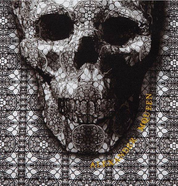 alexander-mcqueen-skull-print-t-shirt-57806-650x678