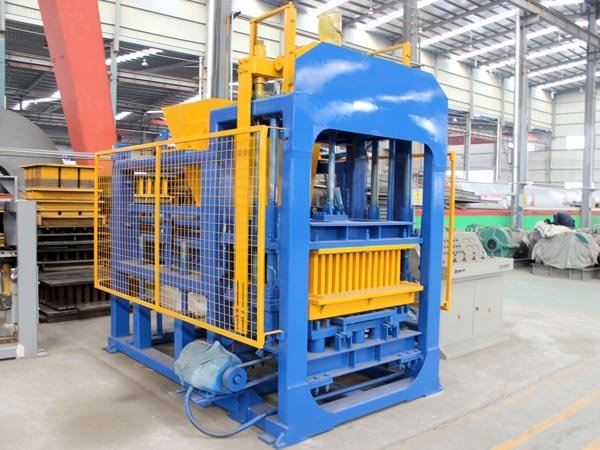 QT6-15 hollow brick machine.jpg