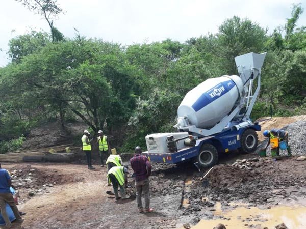 AIMIX Self Loading Mixer Working in Tanzania.JPG