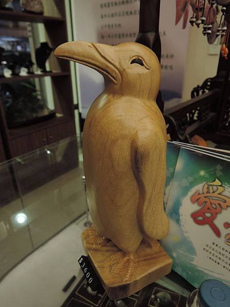 木雕企鵝擺件