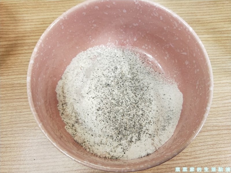 【烘培食譜】芝麻偽孔雀小餅乾│寶寶零食│濃郁蛋香芝麻高鈣│1顆蛋輕鬆做 (5).jpg