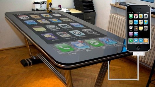 可多點觸控的58吋超大iPhone-1.jpg