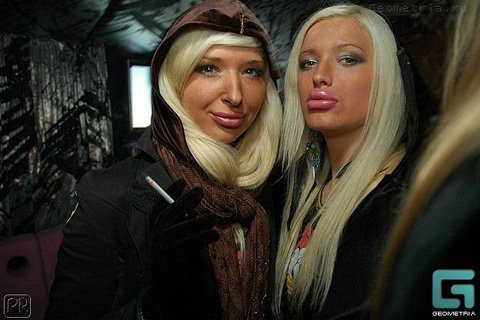 小正妹的性感香腸嘴-4.jpg
