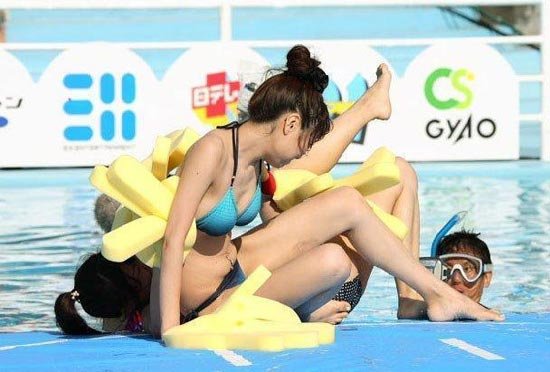 2009 日本水上泳裝美女摔跤大賽-7.jpg