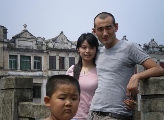 某男要求網友幫他情人節合照上的小孩去掉，結果...-1.jpg