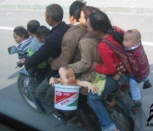 9人1車 誰受的了!.jpg