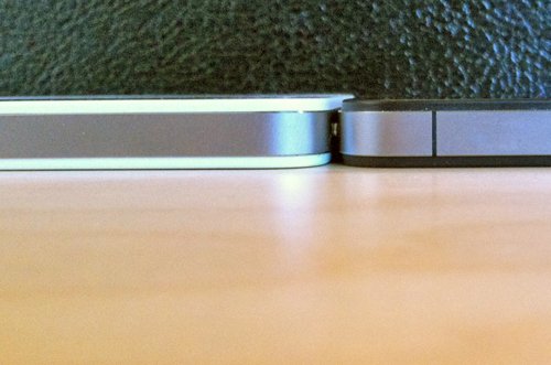 白色版iPhone 4 比黑色版厚？-1.jpg