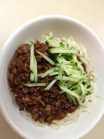 夯園牛肉麵館一富民路422號