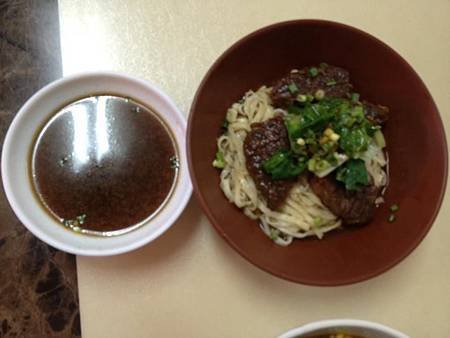 夯園牛肉麵館一富民路422號1