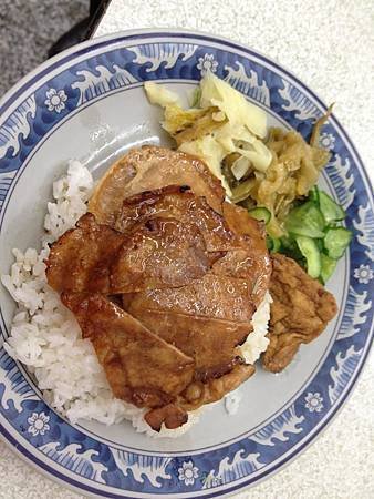 東山燒肉飯一高雄建興路2