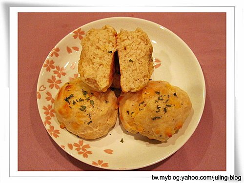 超簡單的蒜香切達比司吉(Drop Biscuits).jpg