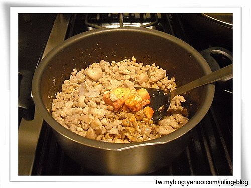 皮蛋肉燥乾拌麵與滷肉飯(肉燥兩吃)7.jpg