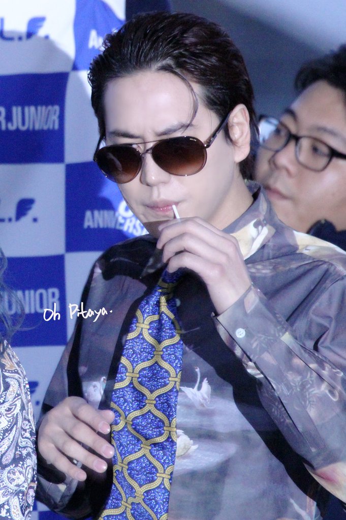 Super Junior八週年紀念機場變裝秀 (4)