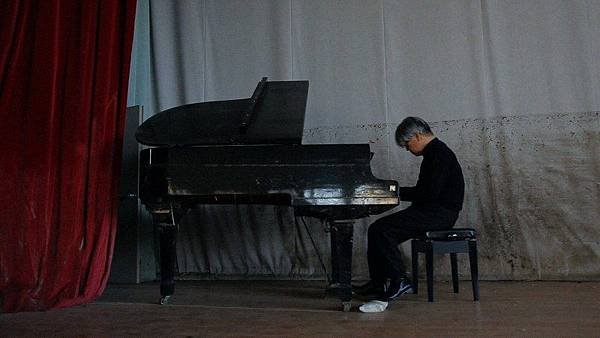 Sakamoto and tsunami piano