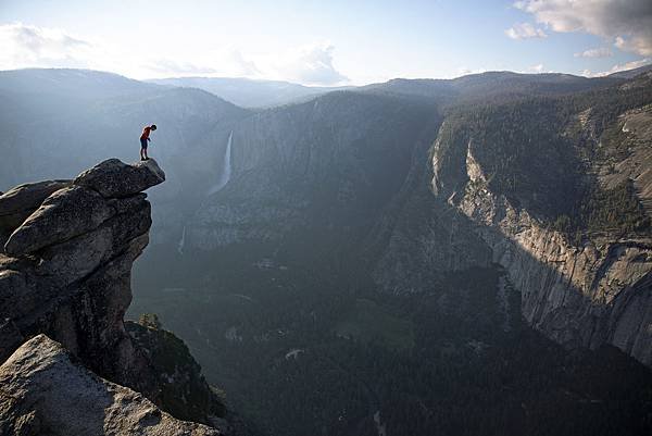 Free solo on cliff.jpg