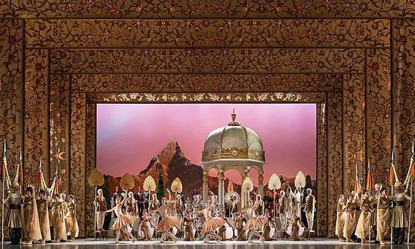 Berlin La Bayadere set.jpg