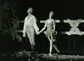 Sibley and Dowell in Manon curtain call in 1988