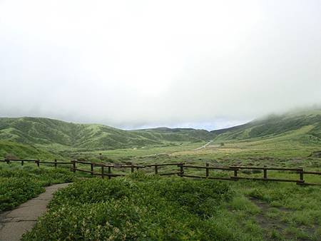 0726125-纜車站外的阿蘇山景色.JPG