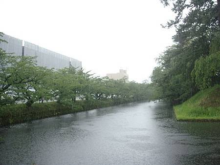 0714026-下大雨的弘前公園.JPG