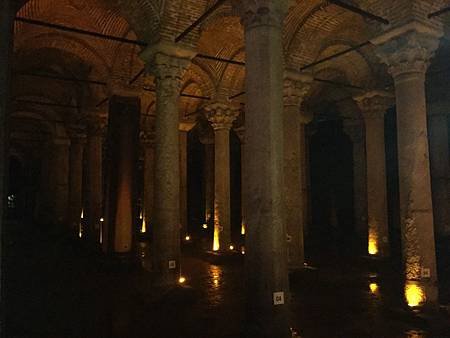 0712291-Yerebatan Sarayı地下水宮殿Y.JPG