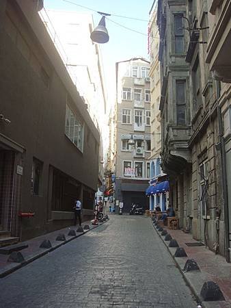 0713453-Pera Palace Hotel對面巷子.JPG