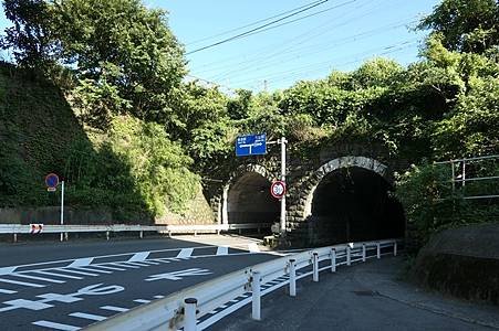 0728181-通往來宮神社的隧道.JPG