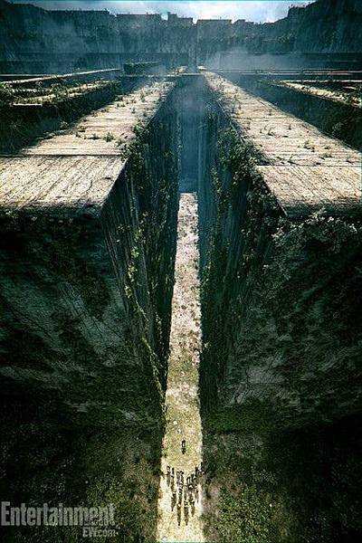 the-maze-runner-unveils-creepy-labyrinth