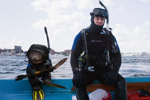 mark-wahlberg-and-ted-go-scuba-diving-in-ted-2-image