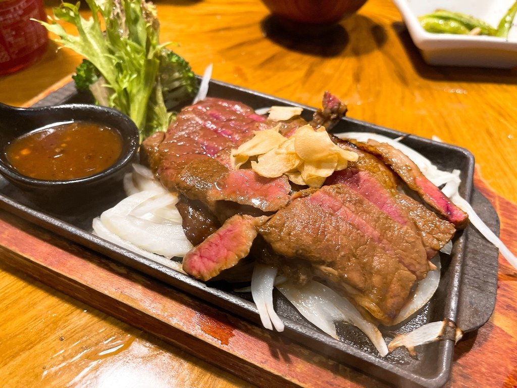 【台北中山美食】富氣水產，遼寧夜市超厚切生魚片口感大滿足，脆