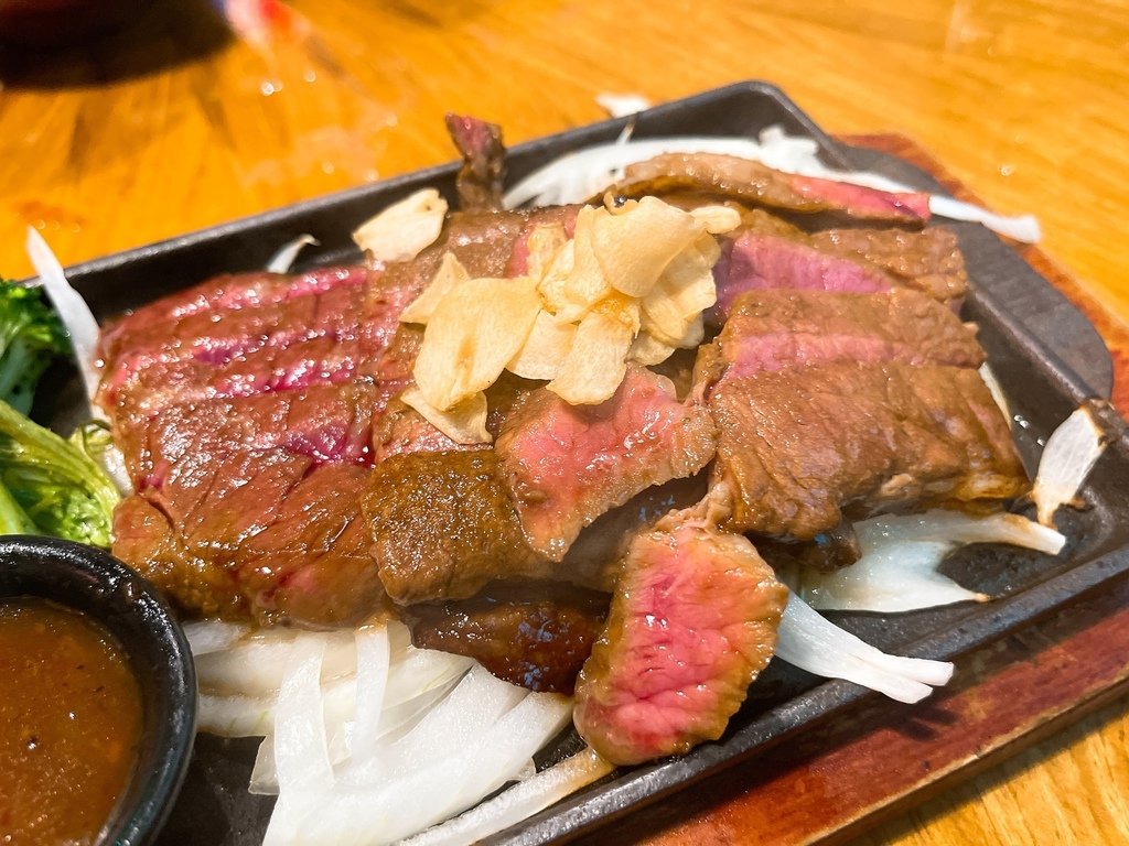 【台北中山美食】富氣水產，遼寧夜市超厚切生魚片口感大滿足，脆