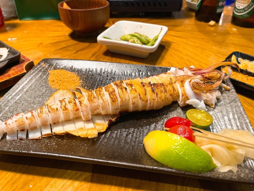 【台北中山美食】富氣水產，遼寧夜市超厚切生魚片口感大滿足，脆